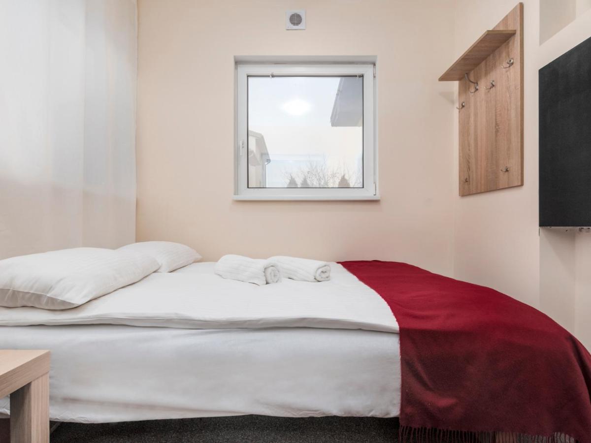 Luxhostel24 Варшава Экстерьер фото